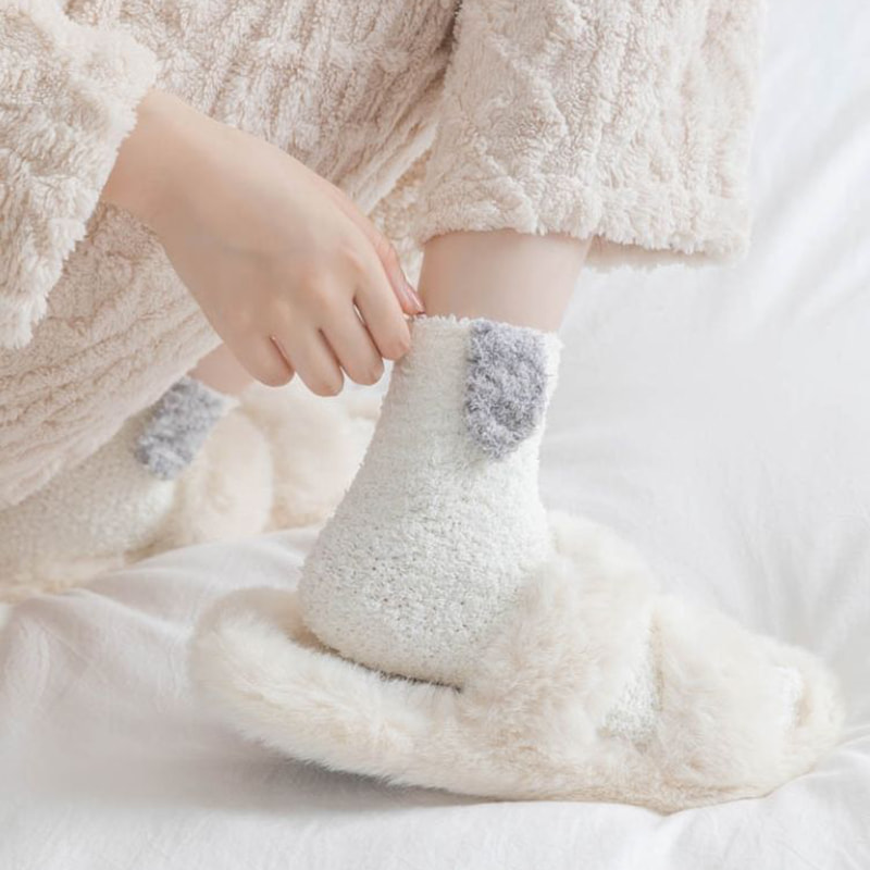 জাপানি 3 ডি খরগোশের কান কোরাল ভেলভেট মোজা মেয়েদের বাড়ির অর্ধেক ভেলভেট ফ্লোর মোজা জাপানি 3 ডি খরগোশের কান কোরাল ভেলভেট মোজা মেয়েদের বাড়ির অর্ধেক ভেলভেট ফ্লোর মোজা