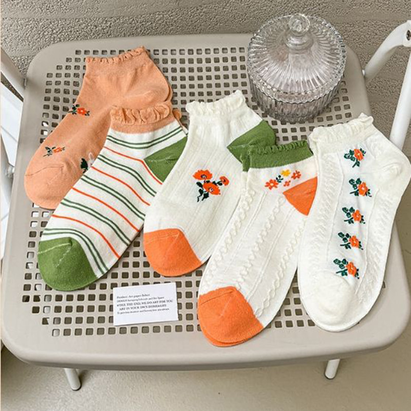 জ্যাকার্ড হোয়াইট ডার্ক প্যাটার্নযুক্ত খাঁটি সুতির মেয়েদের জন্য ছোট মোজা জ্যাকার্ড হোয়াইট ডার্ক প্যাটার্নযুক্ত খাঁটি সুতির মেয়েদের জন্য ছোট মোজা