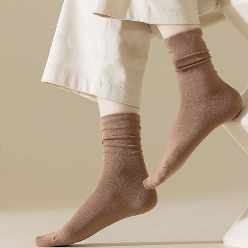 সলিড কালার শরত্কাল/শীতকালীন রেট্রো স্টাইলের গাদা মোজা সাদা মোজা