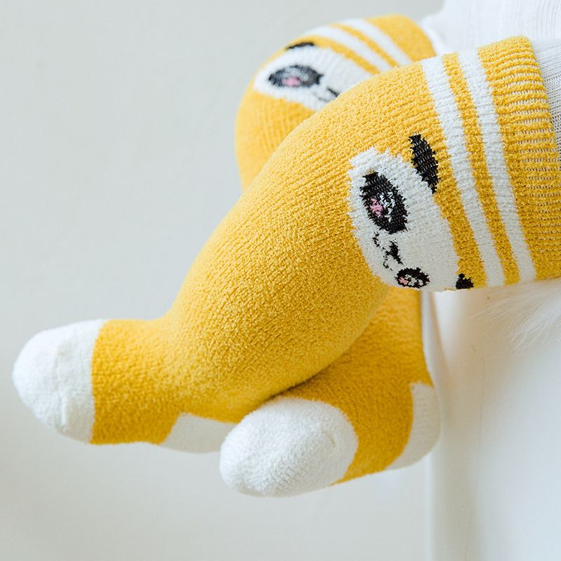 স্টক শরত্কালে এবং শীতকালীন পুরু প্রবাল ভেলভেট পুরুষদের এবং মহিলাদের শিশুর হাঁটু মোজা নবজাতক দীর্ঘ মোজা